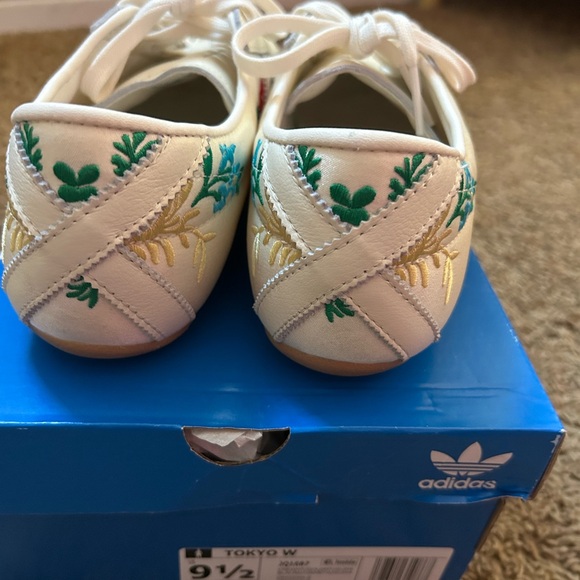 Adidas Women’s Tokyo Sneakers LIKE NEW with box - Picture 4 of 8